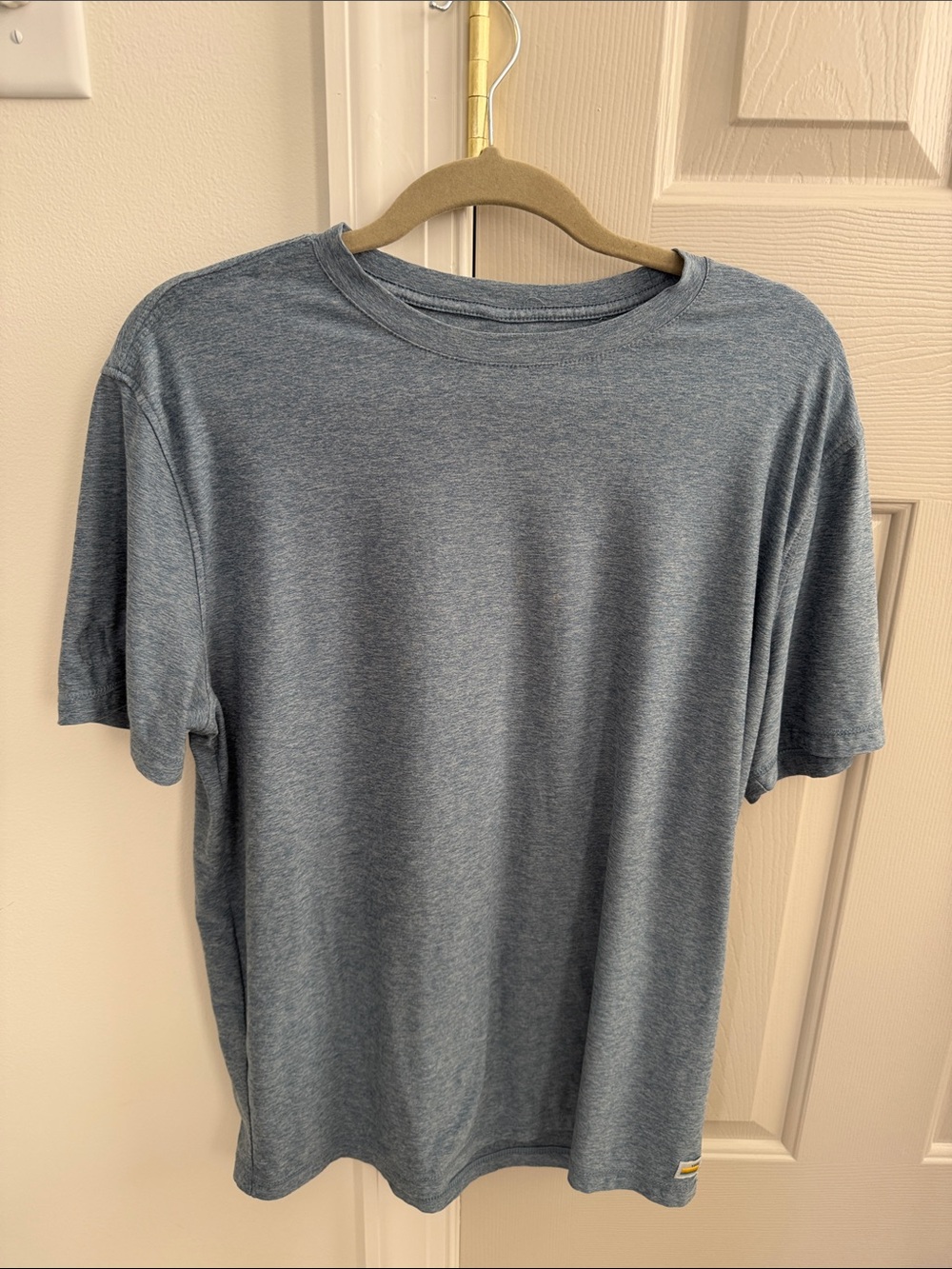 Vuori Blue Denim Heather Men's Strato Tech Short-Sleeve Crew Neck T-Shirt